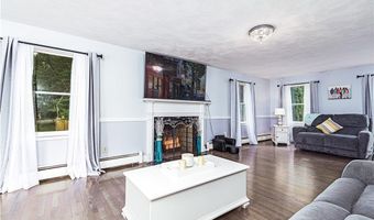 44 Heritage Dr, Warwick, RI 02818
