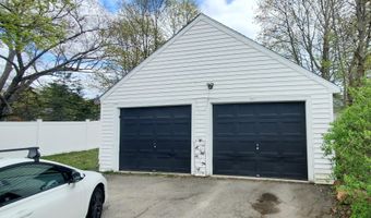 84 14th St, Bangor, ME 04401