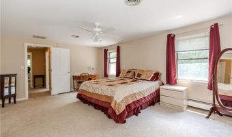 41 Holly Hill Ln, Cranston, RI 02921