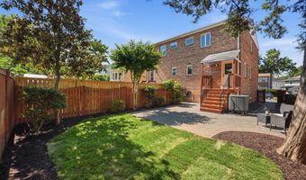 19 E MYRTLE St A, Alexandria, VA 22301