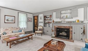 12 Lampercock Ln, Lincoln, RI 02865