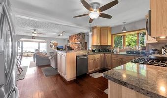 429 Edgewater Dr, Algonac, MI 48001