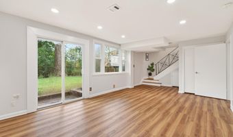 5701 RADNOR Ct, Bethesda, MD 20817