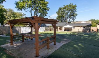 41 Wakemore St, Darien, CT 06820