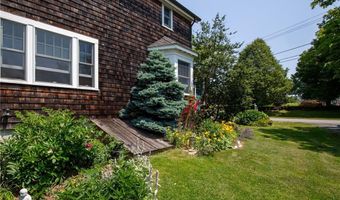 201 Paradise Ave, Middletown, RI 02842