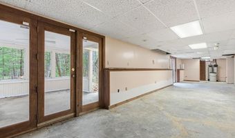 95 Hitching Post Ln, Bedford, NH 03110