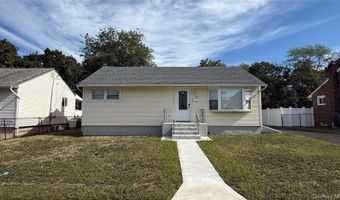 32 Penndale Dr, Amityville, NY 11701