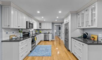 123 Stone Gate Dr, North Kingstown, RI 02852