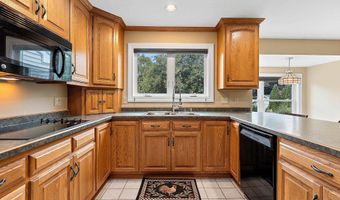 1909 N NICHOLAS St, Appleton, WI 54914
