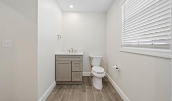 7 Betsey Williams Dr, Warwick, RI 02889