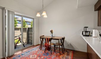 37 N Mountain Ave, Ashland, OR 97520