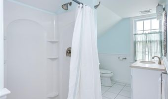 40 Holland St, Newport, RI 02840