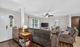 79 Pembroke Ave, Acushnet, MA 02743