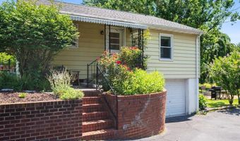 222 NE Stonewall Hts, Abingdon, VA 24210