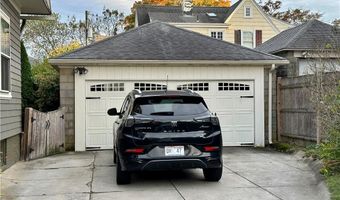 172 Bluff Ave, Cranston, RI 02905