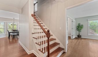 635 Oakview Dr, Algonquin, IL 60102