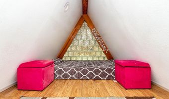 532 W Riverside Rd, Ames, IA 50010
