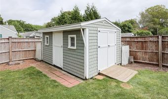 15 Terrace Dr, Bristol, RI 02809