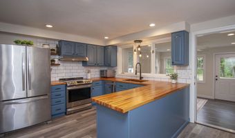 96 Pond View Dr, Auburn, NH 03032
