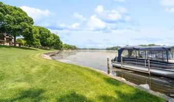 2213 SUNRISE Dr, Appleton, WI 54914