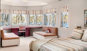 125 Woodruff Ave, Narragansett, RI 02882