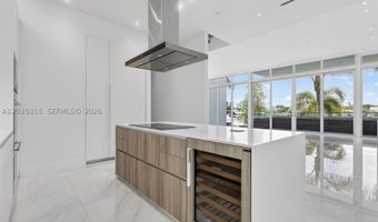 3750 Yacht Club Dr TH5, Aventura, FL 33180