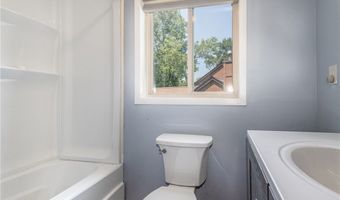 7 Hummingbird Ln, Amherst, NY 14228