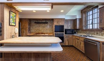 2180 Tower Hill Rd, North Kingstown, RI 02874