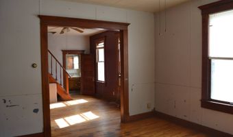 135 E Pine St, Albion, IL 62806