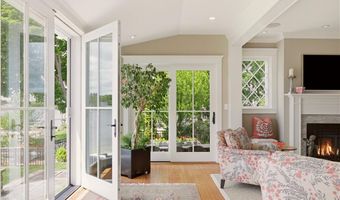 11 Opechee Dr, Barrington, RI 02806