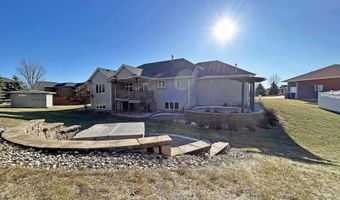 2225 E Byrum Cir, Brandon, SD 57005