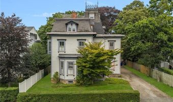 36 Ayrault St, Newport, RI 02840