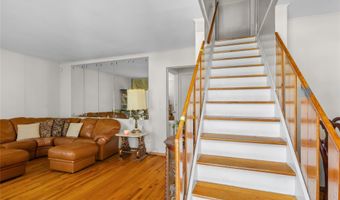 5 S Ronald Dr S, Amityville, NY 11701