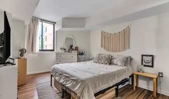 1001 N RANDOLPH St 212, Arlington, VA 22201