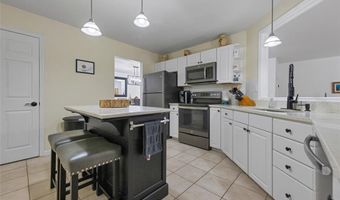 1710 Ridgeview Circle Dr, Ballwin, MO 63021