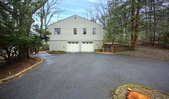 222 Red Hill Rd, Middletown, NJ 07748