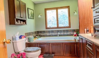 11705 J Ave, Aplington, IA 50604