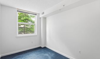880 N POLLARD St 222, Arlington, VA 22203