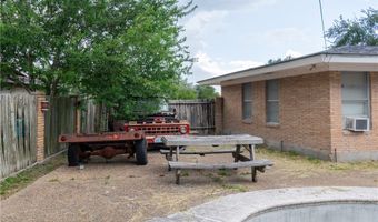 1208 N Woodlawn Dr, Alice, TX 78332