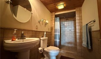 251 Kingston Dr, Aurora, OH 44202