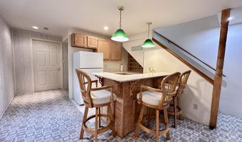 225 Emerald Meadows Dr, Arnolds Park, IA 51331