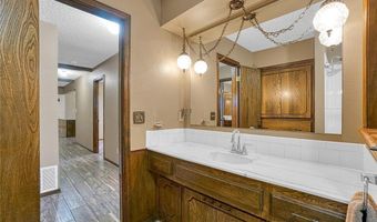 404 Comanche Trl, Altus, OK 73521
