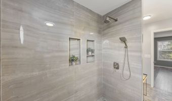 903 Old Oak Cir, Algonquin, IL 60102