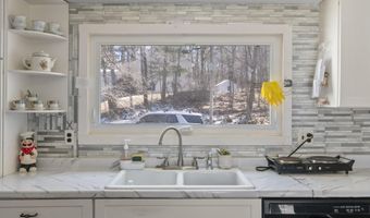 45 Sherwood Dr, Augusta, ME 04330