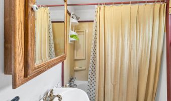 570 Maplewood Rd, Parsonsfield, ME 04047