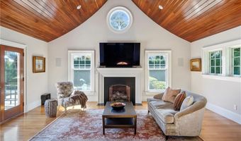 10 Ocean Lawn Ln, Newport, RI 02840