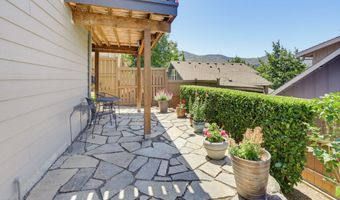 955 Overlook Dr, Ashland, OR 97520