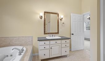 18 Shannon Way, Brentwood, NH 03833