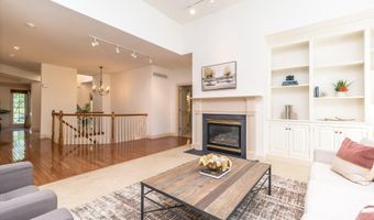 5812 HICKORY HOLLOW Ln, Doylestown, PA 18902