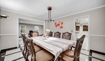 320 Brampton Ln, Arlington Heights, IL 60004